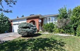 5-zimmer haus in der stadt in Scarborough, Kanada. C$1 187 000