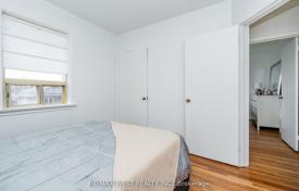 9-zimmer haus in der stadt in Etobicoke, Kanada. C$1 608 000