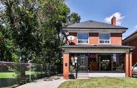 Haus in der Stadt – York, Toronto, Ontario,  Kanada. C$974 000