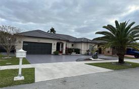 Haus in der Stadt – Hialeah, Florida, Vereinigte Staaten. $849 000