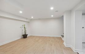 10-zimmer haus in der stadt in North York, Kanada. C$2 141 000