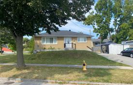9-zimmer haus in der stadt in Scarborough, Kanada. C$1 279 000