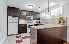 12-zimmer haus in der stadt in North York, Kanada. C$2 193 000
