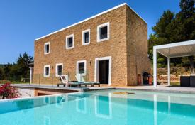 Villa – Ibiza, Balearen, Spanien. 4 800 €  pro Woche