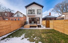 Haus in der Stadt – East York, Toronto, Ontario,  Kanada. C$2 450 000
