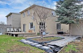 7-zimmer haus in der stadt in Scarborough, Kanada. C$2 108 000