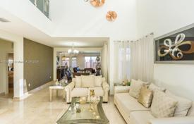 4-zimmer haus in der stadt 321 m² in Miami, Vereinigte Staaten. $950 000