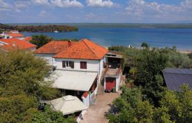5-zimmer haus in der stadt 247 m² in Raslina, Kroatien. 300 000 €
