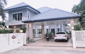 4-zimmer einfamilienhaus 240 m² in Pattaya, Thailand. $422 000