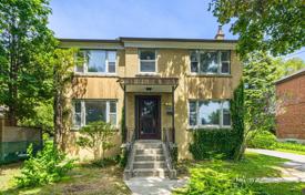 7-zimmer haus in der stadt in North York, Kanada. C$1 556 000