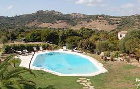 Villa – Baja Sardinia, Sardinien, Italien. 4 900 €  pro Woche
