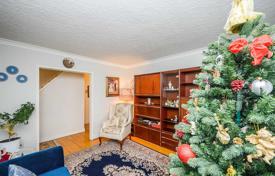 10-zimmer haus in der stadt in North York, Kanada. C$1 228 000