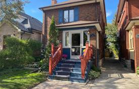 3-zimmer haus in der stadt in Etobicoke, Kanada. C$1 494 000