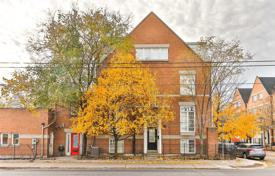 Stadthaus – Pape Avenue, Toronto, Ontario,  Kanada. C$1 388 000