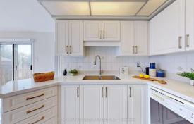 13-zimmer haus in der stadt in Scarborough, Kanada. C$1 658 000