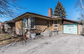 3-zimmer haus in der stadt in Etobicoke, Kanada. C$1 662 000