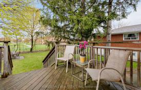 7-zimmer haus in der stadt in North York, Kanada. C$1 965 000