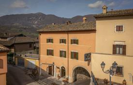 21-zimmer stadthaus 670 m² in Perugia, Italien. 1 350 000 €