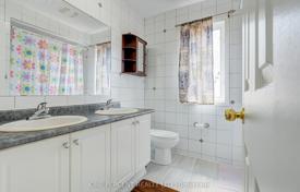 8-zimmer haus in der stadt in North York, Kanada. C$1 617 000
