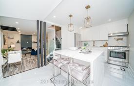 Haus in der Stadt – York, Toronto, Ontario,  Kanada. C$1 244 000