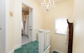 8-zimmer haus in der stadt in East York, Kanada. C$1 281 000