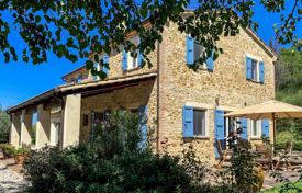 Farm 312 m² in Marche, Italien. 660 000 €
