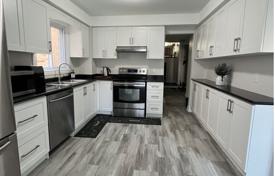 12-zimmer haus in der stadt in Scarborough, Kanada. C$1 443 000