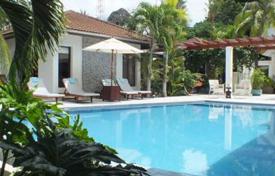 Villa – Surin Beach, Phuket, Thailand. $2 640  pro Woche