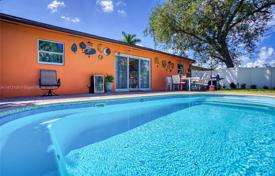 Haus in der Stadt – Hallandale Beach, Florida, Vereinigte Staaten. $660 000