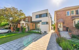 6-zimmer haus in der stadt in East York, Kanada. C$2 355 000