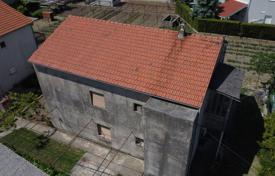 6-zimmer haus in der stadt 200 m² in Kaštel Lukšić, Kroatien. 250 000 €