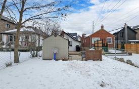 6-zimmer haus in der stadt in Etobicoke, Kanada. C$1 266 000