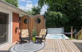 9-zimmer haus in der stadt in Scarborough, Kanada. C$1 388 000
