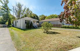 10-zimmer haus in der stadt in Scarborough, Kanada. C$1 345 000