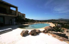Villa – Baja Sardinia, Sardinien, Italien. 5 400 €  pro Woche