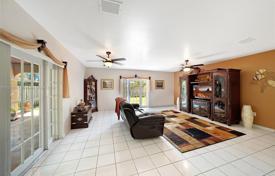 5-zimmer haus in der stadt 302 m² in Miami, Vereinigte Staaten. $730 000