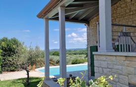 Haus An exclusive villa with a swimming pool in Vižinada is for sale. 630 000 €