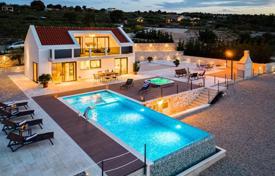Haus in der Stadt – Splitska, Split-Dalmatia County, Kroatien. 1 290 000 €