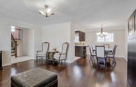 11-zimmer haus in der stadt in North York, Kanada. C$2 164 000