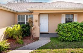 Haus in der Stadt – Cape Coral, Florida, Vereinigte Staaten. $325 000