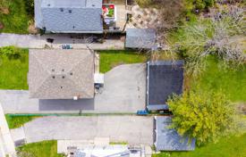 13-zimmer haus in der stadt in Etobicoke, Kanada. C$2 140 000