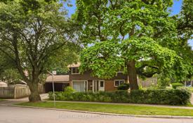 8-zimmer haus in der stadt in Scarborough, Kanada. C$1 802 000