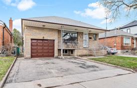 3-zimmer haus in der stadt in Etobicoke, Kanada. C$1 795 000