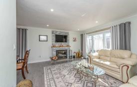 3-zimmer haus in der stadt in Etobicoke, Kanada. C$2 122 000