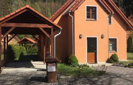 Haus in der Stadt – Karlsbad, Karlovy Vary Region, Tschechien. 304 000 €