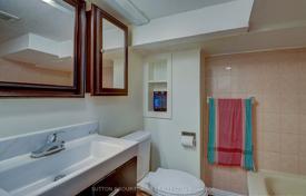 9-zimmer haus in der stadt in Scarborough, Kanada. C$1 281 000