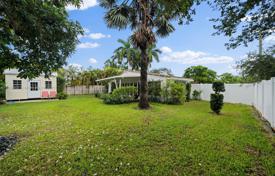 Haus in der Stadt – Hallandale Beach, Florida, Vereinigte Staaten. $699 000