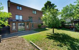 8-zimmer haus in der stadt in North York, Kanada. C$1 967 000