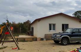 Bauland A large building plot for sale, with a house and a project for the construction of an additional villa, Svetvinčenat. 464 000 €