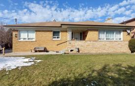 8-zimmer haus in der stadt in Scarborough, Kanada. C$2 193 000